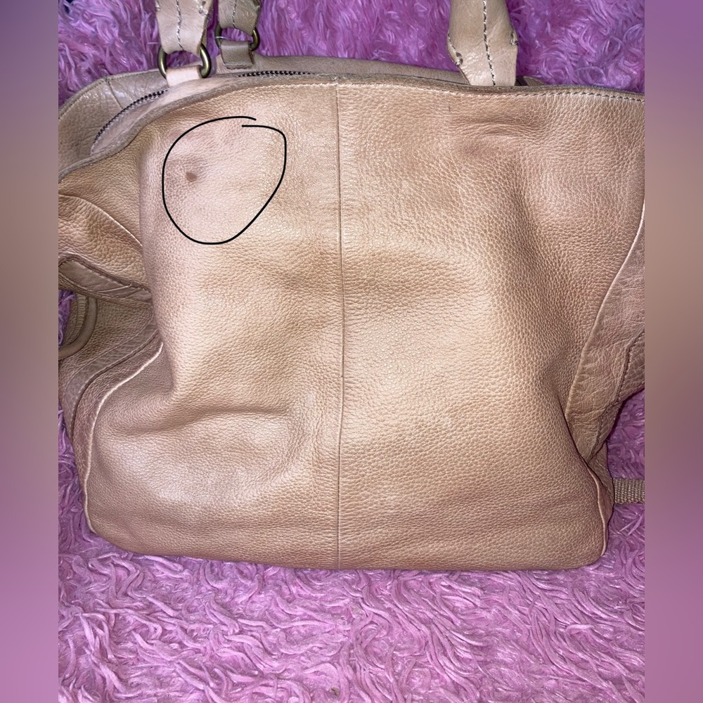 Free People Leslie Distressed Leather Large Tote In Conch Pink - Picture 5 of 16